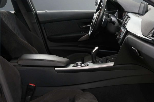 BMW 320 - Image 12