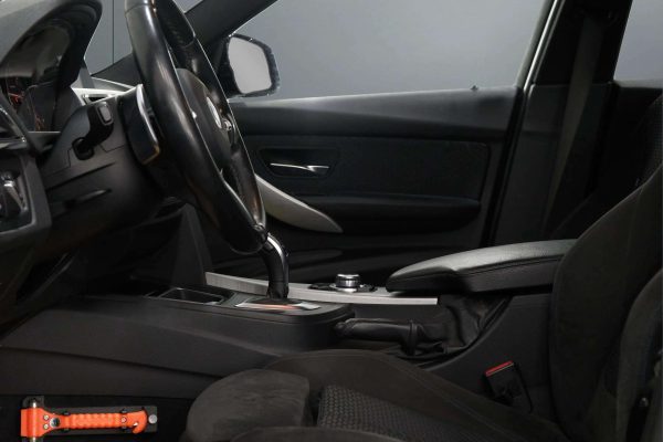 BMW 320 - Image 7