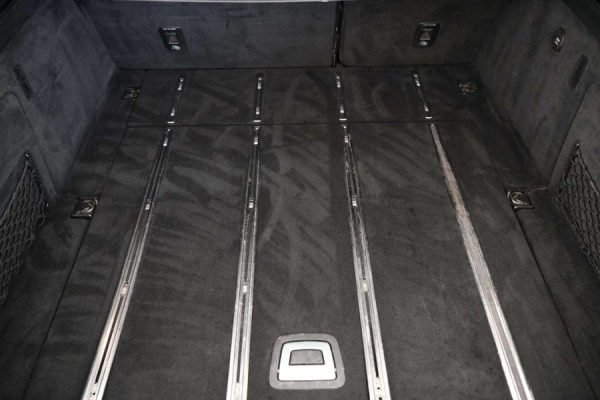 Mercedes-Benz CLS350 - Image 23