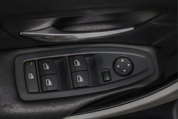 BMW 318 - Image 11