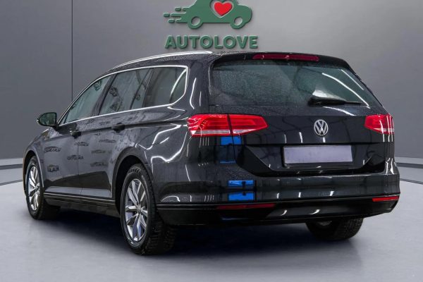 Volkswagen Passat - Image 3