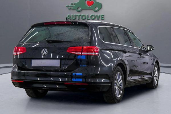 Volkswagen Passat - Image 4