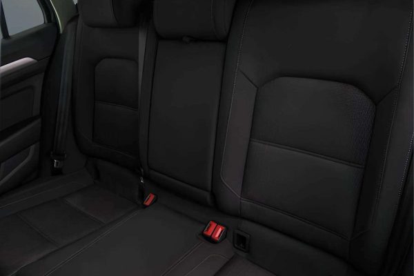 Volkswagen Passat - Image 29