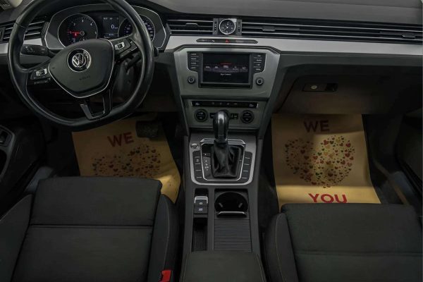Volkswagen Passat - Image 28