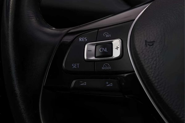 Volkswagen Passat - Image 25