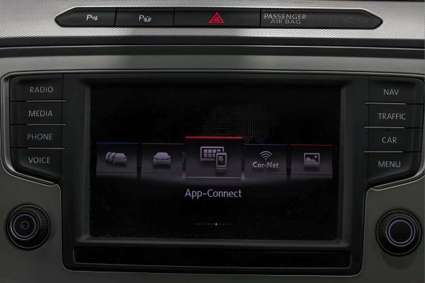 Volkswagen Passat - Image 27