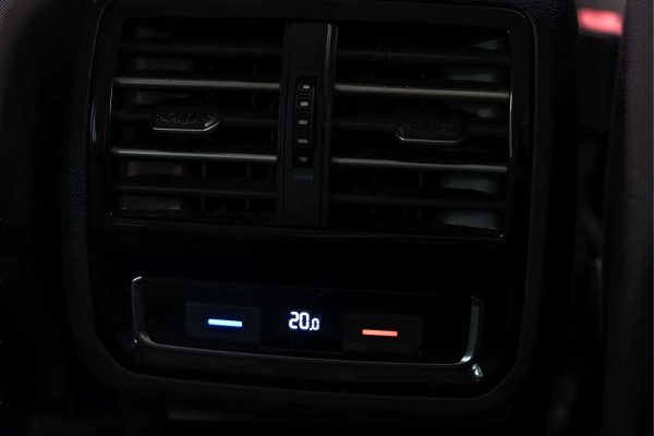 Volkswagen Passat - Image 18