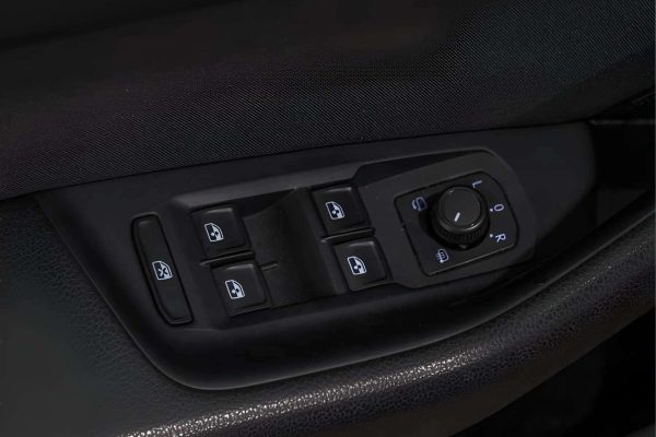 Volkswagen Passat - Image 13