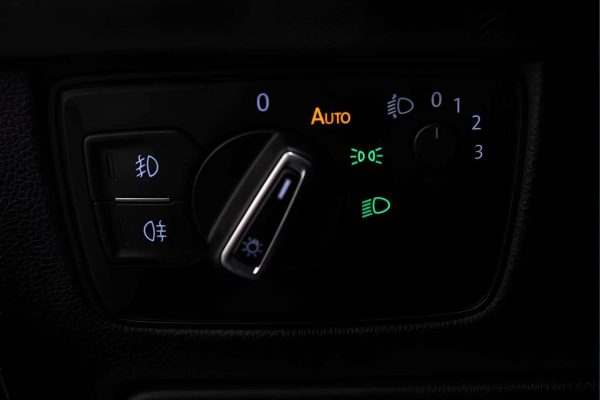 Volkswagen Passat - Image 11