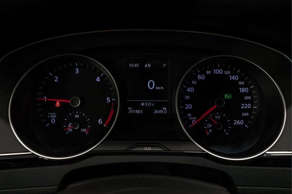 Volkswagen Passat - Image 10