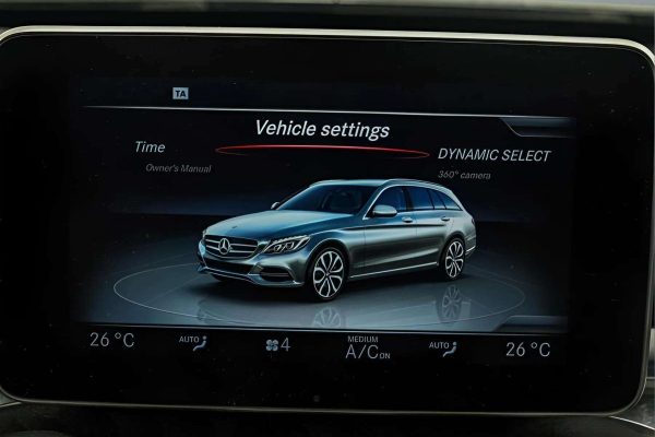 Mercedes-Benz C350 - Image 30