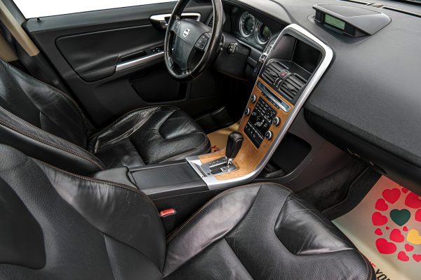 Volvo XC60 - Image 17