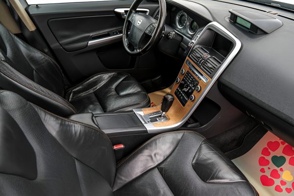 Volvo XC60 - Image 13