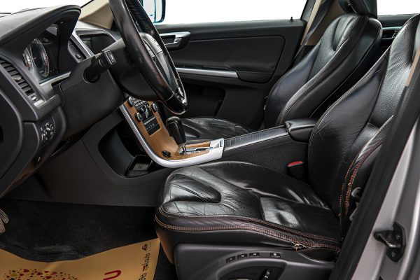 Volvo XC60 - Image 11
