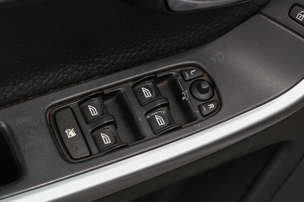 Volvo XC60 - Image 10