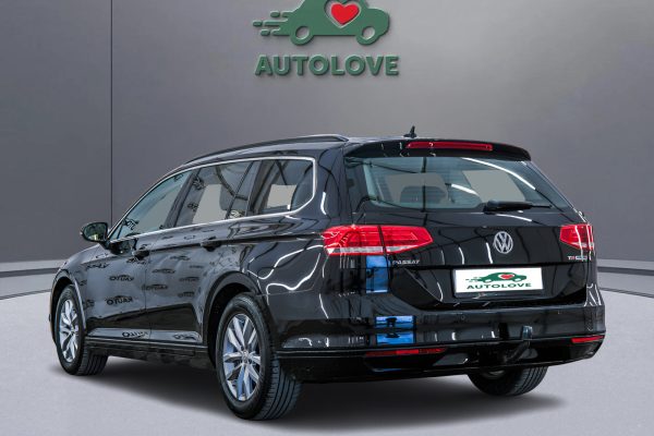 Volkswagen Passat - Image 3