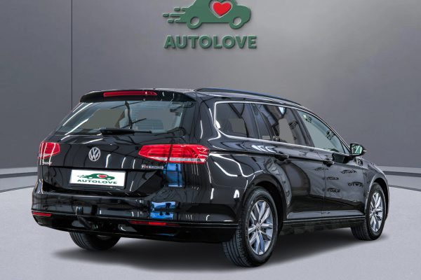 Volkswagen Passat - Image 4