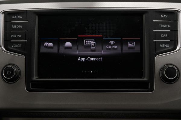 Volkswagen Passat - Image 25