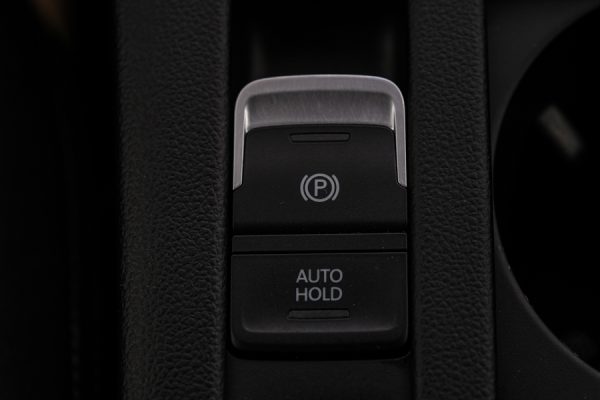 Volkswagen Passat - Image 24