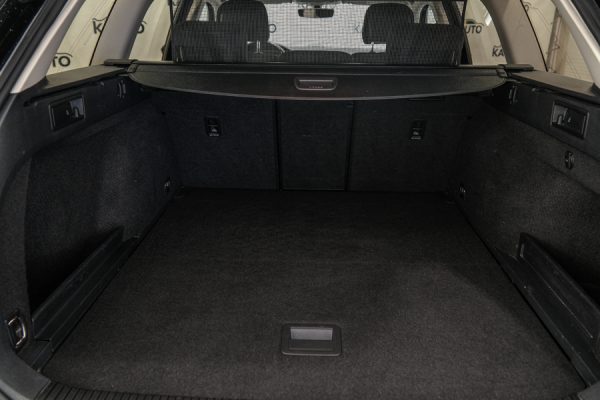Volkswagen Passat - Image 21