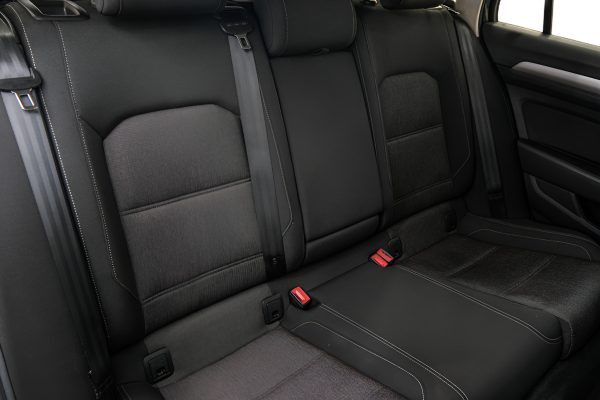 Volkswagen Passat - Image 19