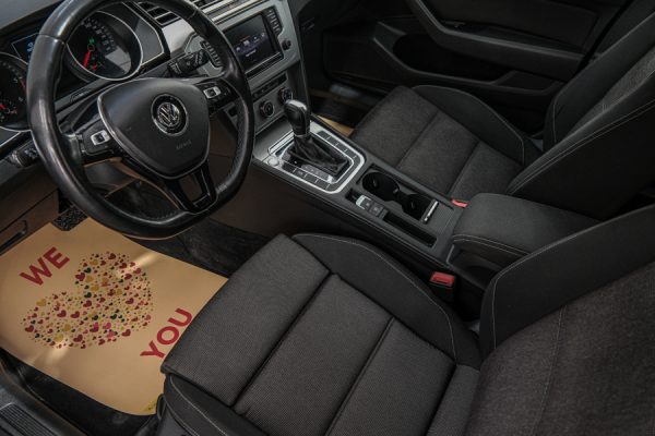 Volkswagen Passat - Image 16