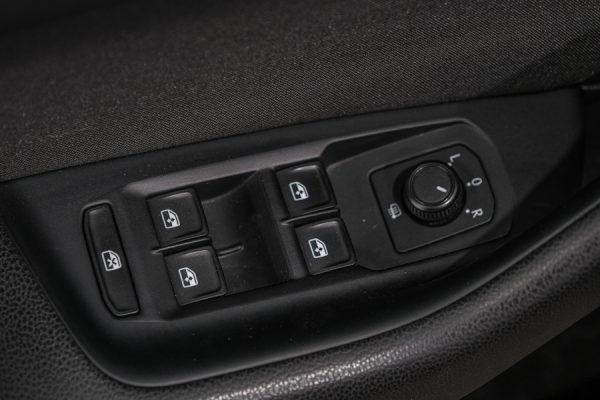 Volkswagen Passat - Image 15