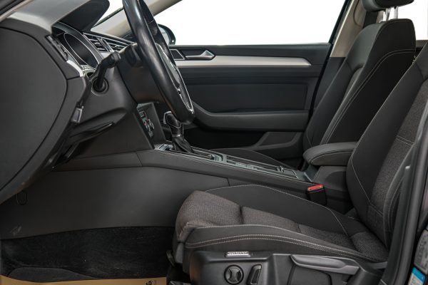 Volkswagen Passat - Image 14