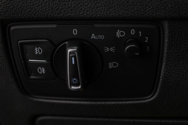 Volkswagen Passat - Image 10