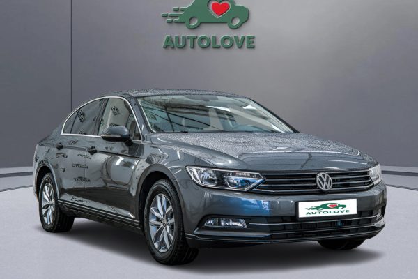 Volkswagen Passat - Image 3