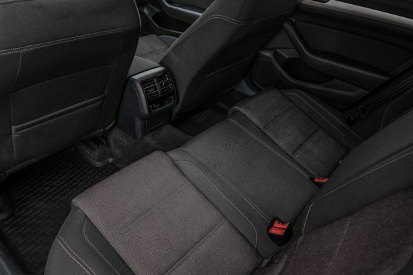Volkswagen Passat - Image 28