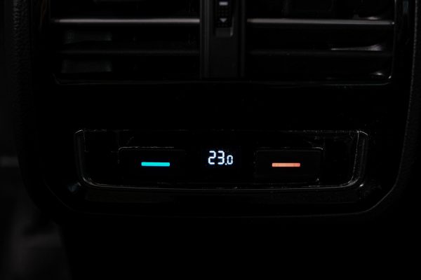 Volkswagen Passat - Image 27