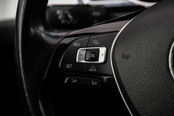 Volkswagen Passat - Image 24