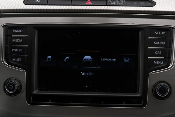 Volkswagen Passat - Image 23