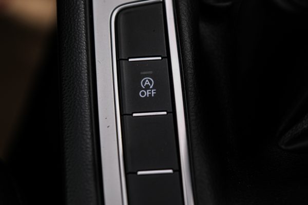 Volkswagen Passat - Image 21