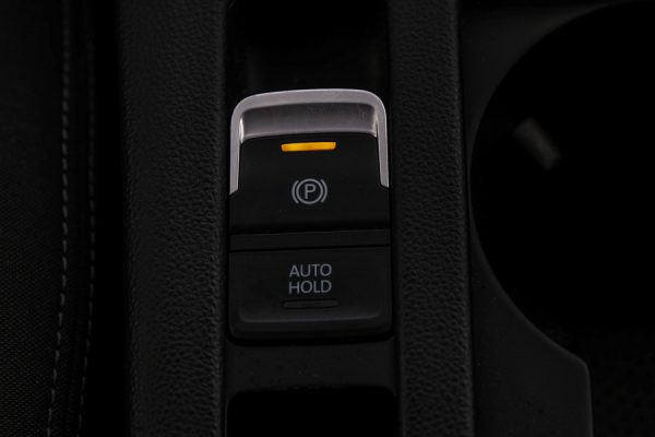 Volkswagen Passat - Image 19
