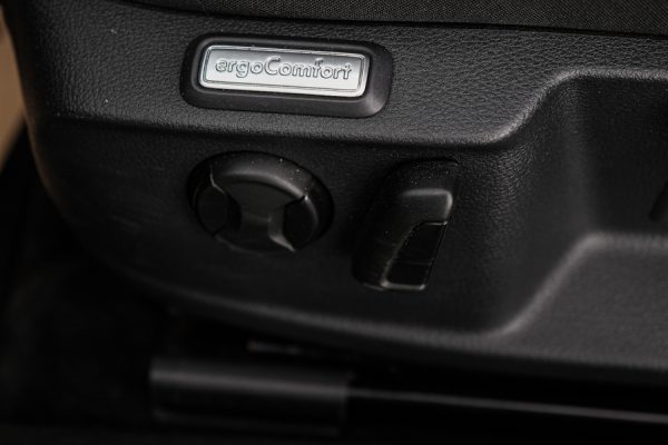 Volkswagen Passat - Image 11