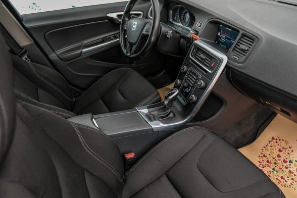 Volvo V60 - Image 14