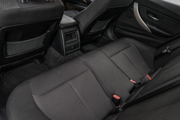 BMW 320 - Image 19