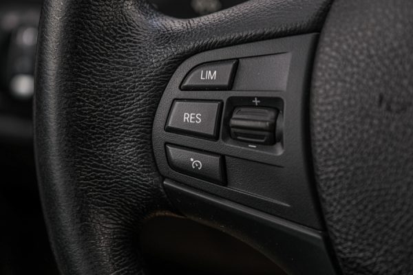 BMW 320 - Image 8