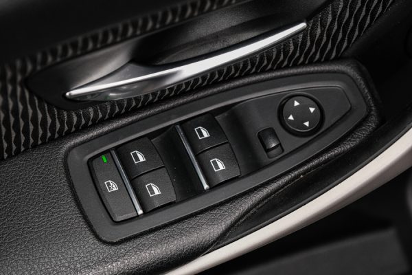 BMW 320 - Image 17