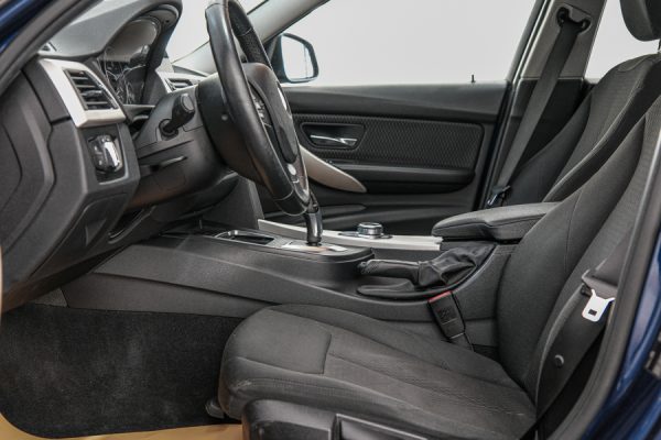 BMW 320 - Image 18