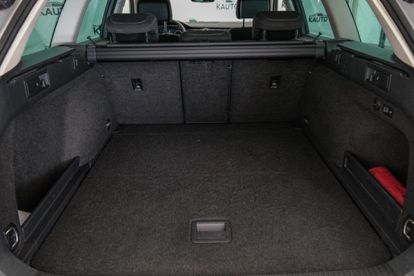Wolkswagen Passat - Image 17