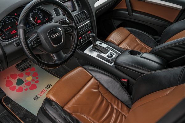 Audi Q7 - Image 12