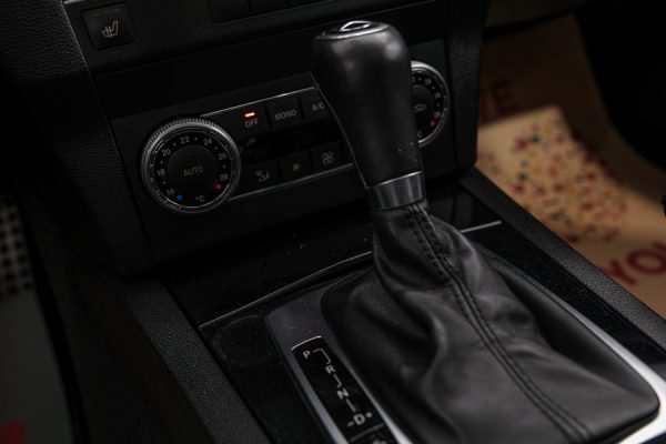 Mercedes-Benz GLK250 - Image 21
