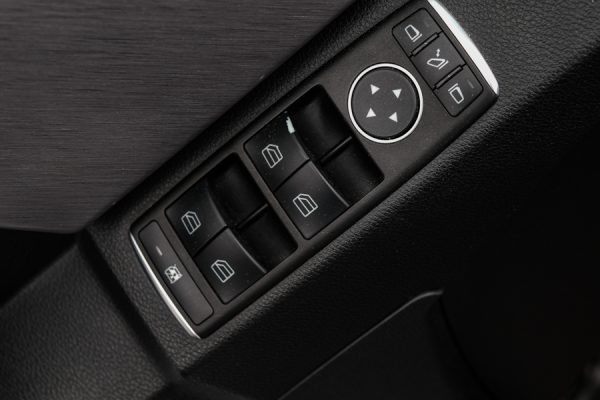 Mercedes-Benz GLK250 - Image 13