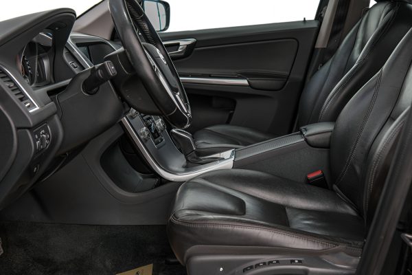 Volvo XC60 - Image 11
