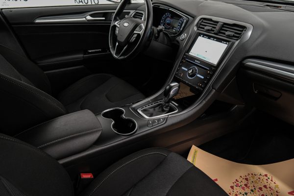 Ford Mondeo - Image 11