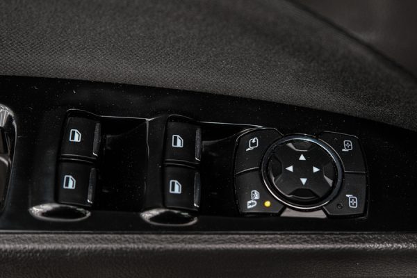 Ford Mondeo - Image 10
