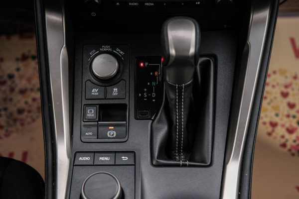 Lexus NX 300 H - Image 16